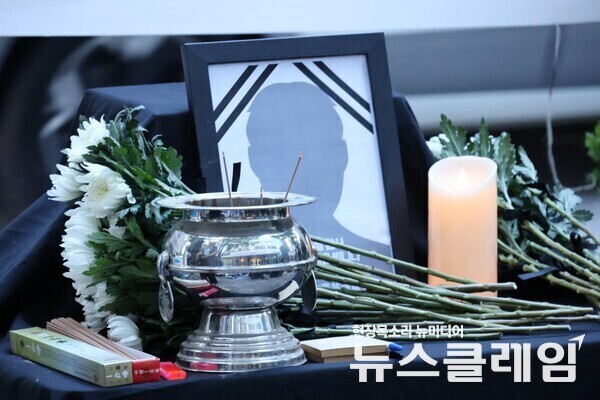 지난해 화성 아리셀 공장에서 발생한 화재로 근로자 23명이 숨진 사건과 관련해서 법원이 박순관 아리셀 대표에게 중대재해처벌법 위반으로 징역 15년을 선고했다. 사진=민주노총 서울지역본부