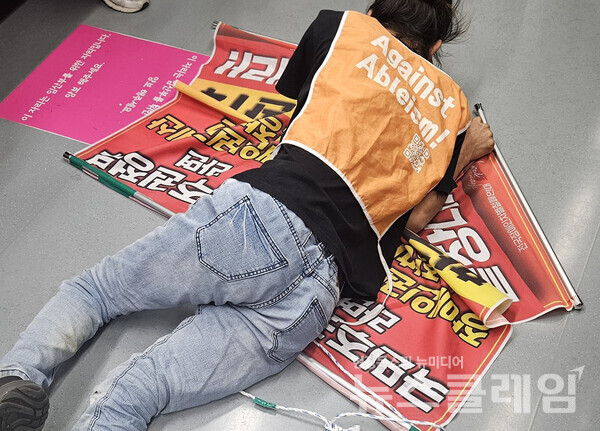 전국장애인차별철폐연대가 정부를 향해 이동권·차별 없는 권리예산·탈시설 보장을 촉구했다. 사진=전장연