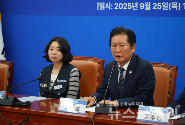 25일 오전 더불어민주당 당 대표 회의실에서 열린 '더불어민주당 외국인 투자기업 노동자 보호 제도 개선 특위 출범식'. 사진=금속노조