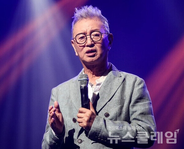 ‘개그계 대부’로 불리던 코미디언 전유성이 지난 25일 별세했다. 사진=가족엔터테인먼트