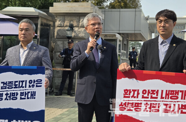 의약품 성분명 처방 도입을 둘러싼 찬반 논쟁이 의료계와 약사단체 간 대립으로 확산되고 있다. 사진=대한의사협회