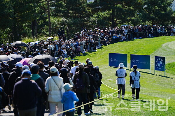 오는 16일부터 19일까지 전라남도 해남군에 위치한 파인비치 골프링크스에서 개최되는 ‘BMW 레이디스 챔피언십 2025’가 주요 출전 선수 명단을 공개하며 본격적인 대회 준비에 돌입한다. BMW코리아 제공