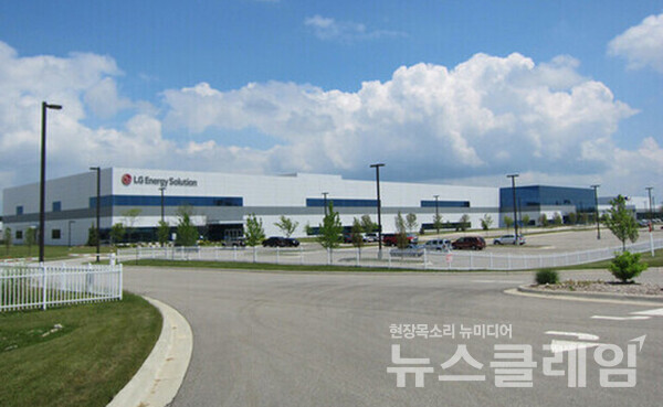LG에너지솔루션이 최근 한미 정부 간 비자 논의와 관련해 미국 현지 공장 정상화를 위한 준비에 만전을 기하겠다고 밝혔다. LG에너지솔루션 제공