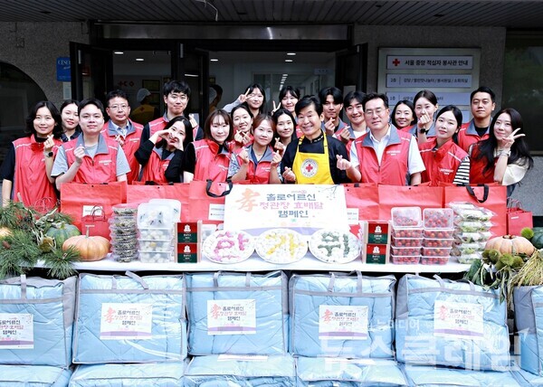 정관장이 추석을 맞아 홀로 계신 어르신들을 위해 건강과 따뜻한 마음을 나누는 ‘효(孝)배달’ 캠페인 시즌9을 진행한다. 정관장 제공