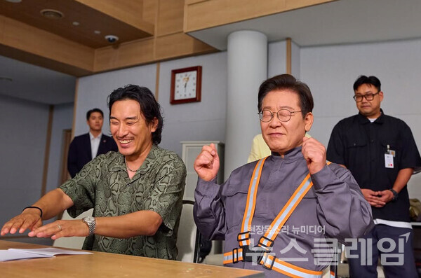 이재명 대통령이 2일 자신의 인스타그램에 APEC 홍보영상 촬영 비하인드 컷을 공개했다. 사진=이재명 대통령 인스타그램