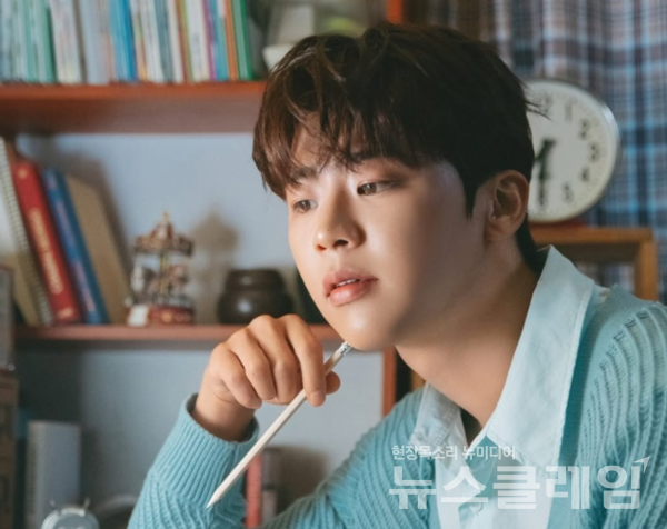 트로트 가수 박지현이 뜨거운 열정과 신선한 에너지로 트로트 신세대의 상징을 보여주고 있다. 사진=박지현 SNS