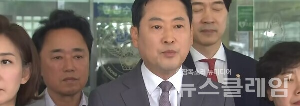 이진숙 전 방송통신위원장 경찰 체포로, 3일 영등포 경찰서를 항의 방문한 국민의힘 지도부 모습. 사짓=방송 갈무리