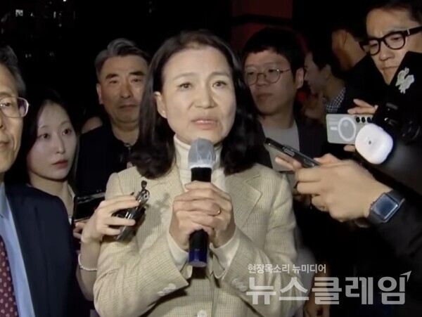 4일 저녁 석방된 이진숙 전 방통위원장이 소감을 말하고 있다. 사진=방송 갈무리