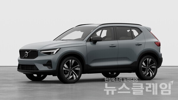 볼보자동차의 SUV ‘XC40’이 올해 1월부터 9월까지 총 1932대의 판매고를 기록, 단일 트림 기준 전체 수입 컴팩트 SUV 판매량 1위를 차지했다. 볼보자동차 제공