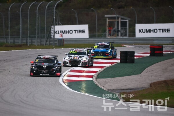 지난 17일부터 19일까지 강원도 인제군 인제 스피디움에서 열린 “금호 FIA TCR 월드 투어(KUMHO FIA TCR World Tour)” 주행 장면. 금호타이어 제공