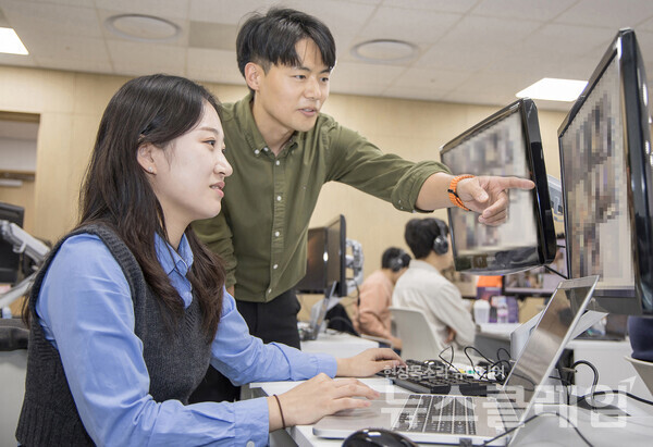 지난 18일 삼성전자 인재개발원(경기도 수원)에서 삼성전자 감독관이 삼성직무적성검사 응시자를 대상으로 예비 소집을 진행하고 있다. 삼성전자 제공