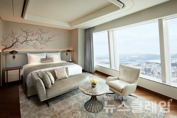 롯데호텔앤리조트(대표 정호석)가 디지털 선물 문화 트렌드에 발맞춰 기업체 고객을 위한 ‘모바일 통합 숙박권’을 출시했다. 롯데호텔앤리조트 제공