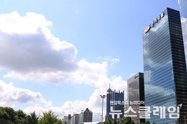 KB증권이 31일 한미약품의 목표주가를 기존 43만원에서 51만원으로 18.6% 상향 조정했다. 사진=한미약품