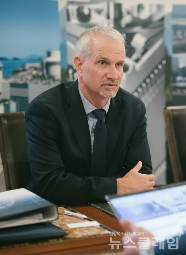 현대건설(대표이사 이한우)이 마이클 쿤(Michael Coon) 전 웨스팅하우스 부사장을 전격 영입했다. 현대건설 제공