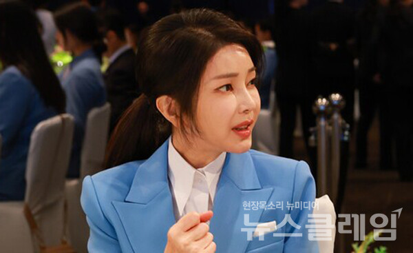 5일 김건희 씨가 윤석열 정부와 유착 의혹을 받는 통일교 측으로부터 명품 가방을 받은 사실을 시인했다. 사진=대통령실