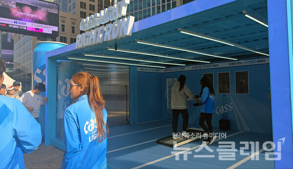 7일 오전 서울 광화문 한국프레스센터 앞 서울마당에서 운영 중인 오비백주 ‘라이트 런(Right Run)’ 부스. 사진=손혜경 기자