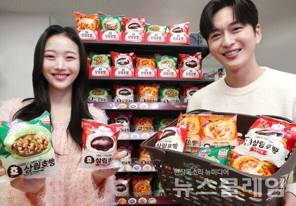 SPC(회장 허영인)삼립이 겨울 대표 간식 삼립호빵을 보다 간편하고 부담없이 즐길 수 있는 ‘1입 포장 호빵’을 13일부터 출시한다. SPC삼립 제공