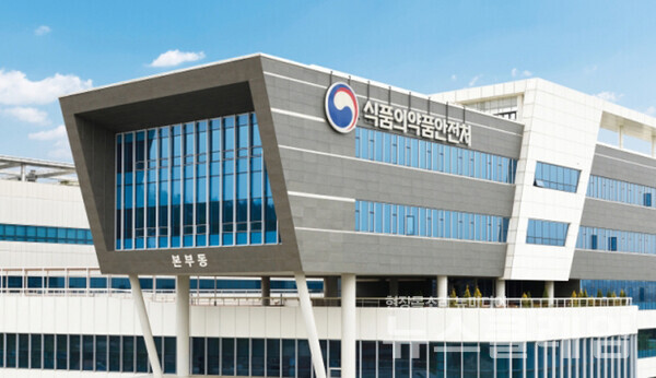 식약처가 제1형 원발성 고옥살산뇨증 치료에 사용하는 수입 희귀의약품인 옥스루모주(루마시란나트륨)’을 13일 허가했다. 사진=식약처