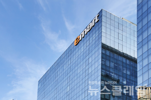 17일 대신증권이 이마트의 목표주가 10만5000원과 투자의견 'Buy'를 유지했다. 사진=이마트