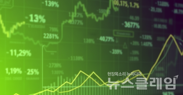 18일 오후 미국 연준의 금리 인하 기대 약화와 엔화 약세 등의 영향으로 원·달러 환율이 1460원대를 돌파하며 강달러 현상이 지속되고 있다. 뉴스클레임DB