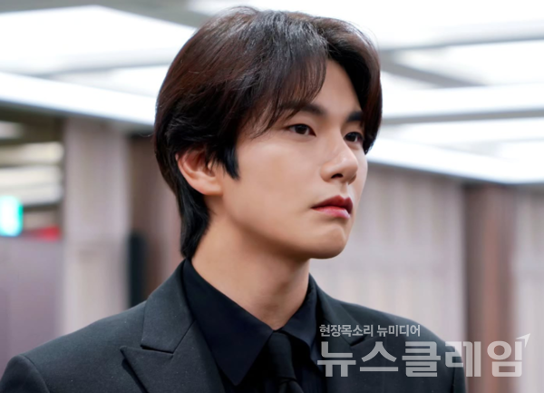 사생활 루머 유포자의 거듭된 진술 번복으로 혼란이 가중되는 가운데 배우 이이경 측이 선처 없는 강력한 법적 대응을 예고했다. 사진=이이경 공식 SNS