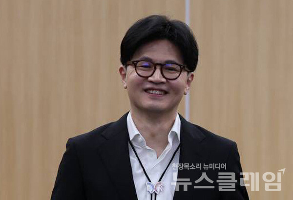 론스타 국제투자분쟁(ISDS) 소송 최종 승소 후 공로 귀속을 둘러싼 여야의 공방이 과열되자 정부가 실무진의 공헌을 강조했다. 사진=한동훈 페이스북