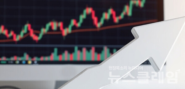 20일 코스피가 전 거래일보다 75.34포인트(1.92%) 오른 4004.85에 마감했다. 뉴스클레임DB