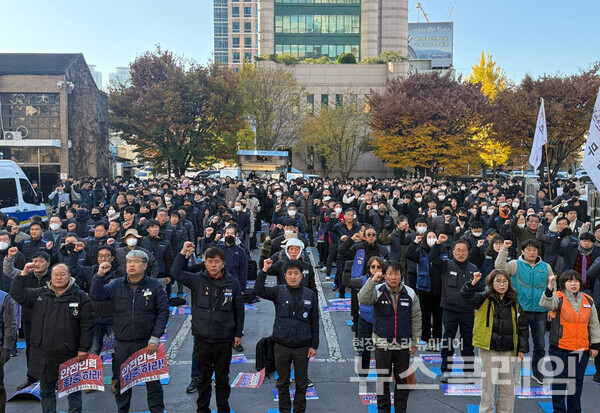 21일 오전 대구시청 동인청사 주차장에서 열린 '대구교통공사노조 파업대회'. 사진=공공운수노조