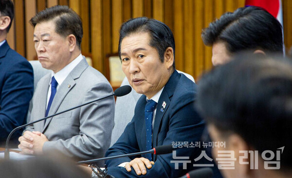 더불어민주당 정청래 대표가 주도하는 권리당원 권한 강화를 위한 '1인 1표제' 당헌·당규 개정안 추진을 두고 당내에서 절차적 정당성, 전국정당 기반 유지 등을 이유로 찬반 논쟁과 갈등이 격화되고 있다. 사진=더불어민주당