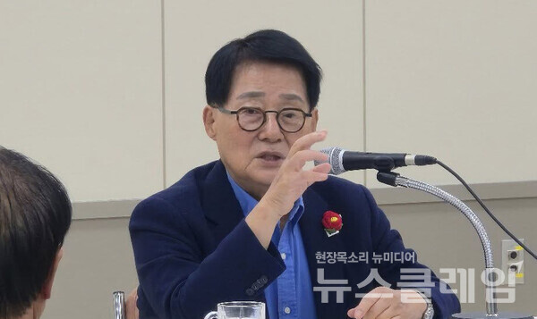 더불어민주당 박지원 의원이 김민석 국무총리의 내년 당 대표 및 서울시장 출마설에 대해 "출마하지 않겠다는 생각인 것으로 안다"고 밝혔다. 사진=박지원 페이스북