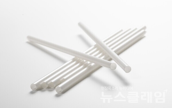 CJ제일제당(회장 이재현)이 PHA를 적용한 ‘빨아쓰는 생분해 위생행주’, ‘생분해성 빨대’ 등을 국내외에서 선보인다. CJ제일제당 제공