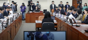 "빠진 적 없었다" vs "협조 관례 지켜라"… 총무<b>비서관</b> 증인 두고 격앙
