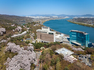 AI로 진화하는 워커힐, 호텔업계 디지털 혁신 주도 - 뉴스 썸네일 이미지