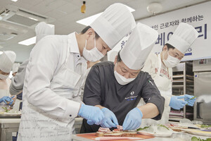 허영인 상미당홀딩스, 발달장애인 제빵 교육 15년째... 식품·외식업계 ... - 뉴스 썸네일 이미지